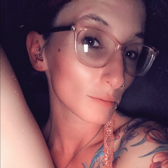 Meet your Posher, Kerstyn! โฃ - Picture 7 of 17